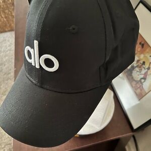 ALO Adult Unisex Black Yoga Cap NWT